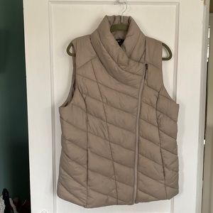 Beige puffer vest